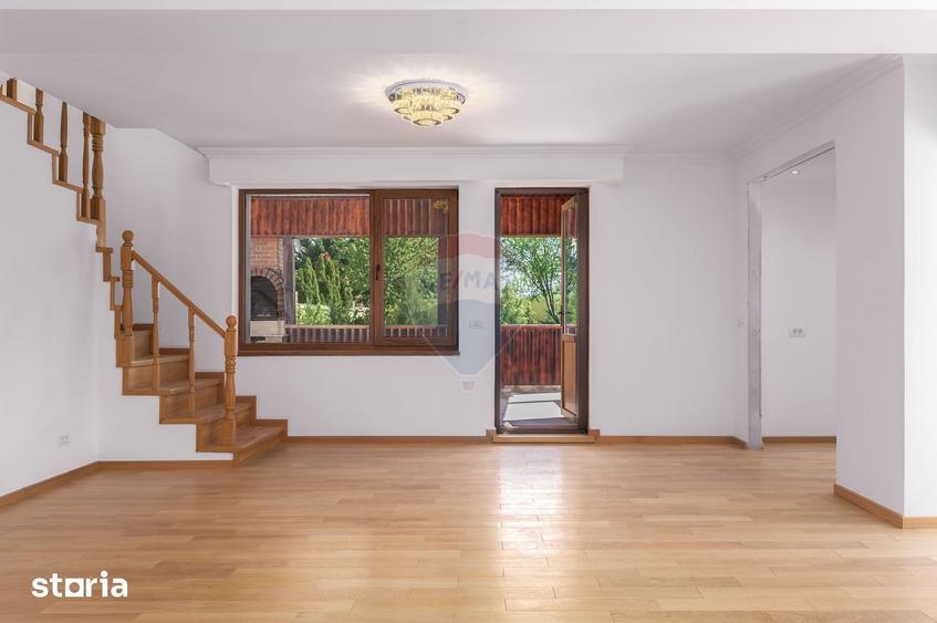Casă cu 5 camere cu Teren 1000 Mp în Central