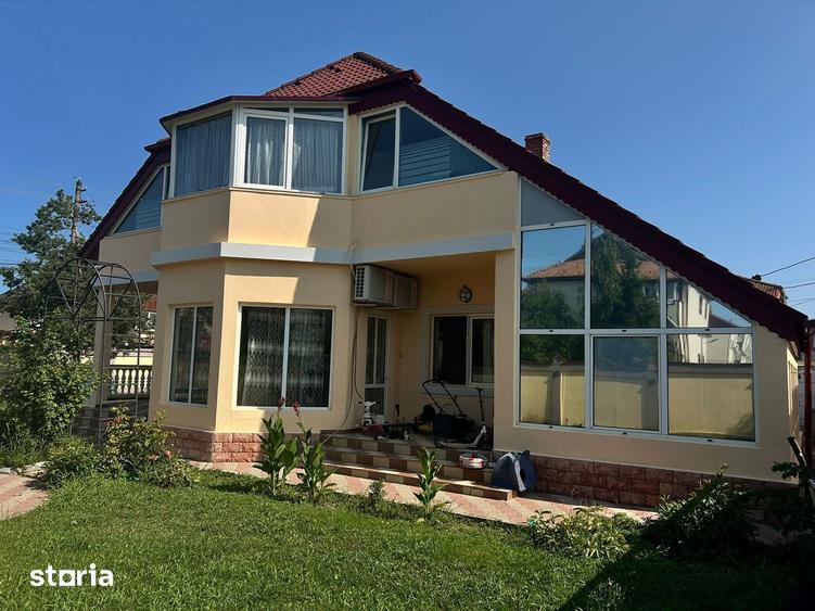 Casă cu 5 camere cu Canalizare în Central