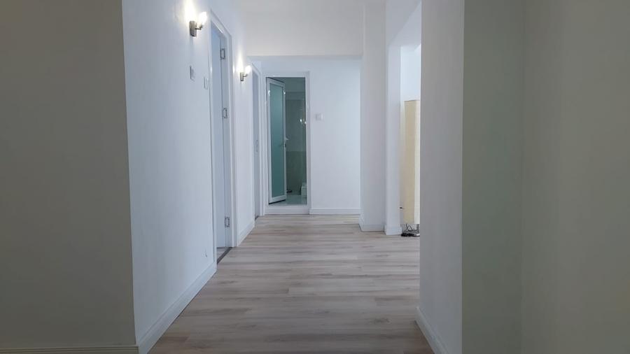 Apartament cu 4 camere decomandat în Tineretului