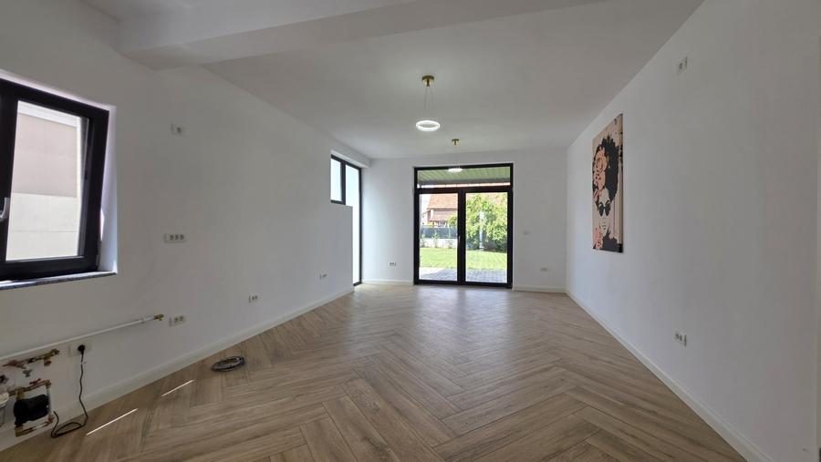 Duplex cu 4 camere cu Canalizare în Dumbrăvița