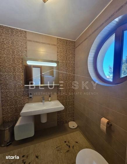 Casă cu 6 camere cu Teren 1642 Mp în Central