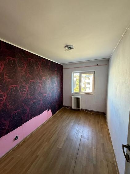 Apartament cu 3 camere decomandat în Alexandru cel Bun