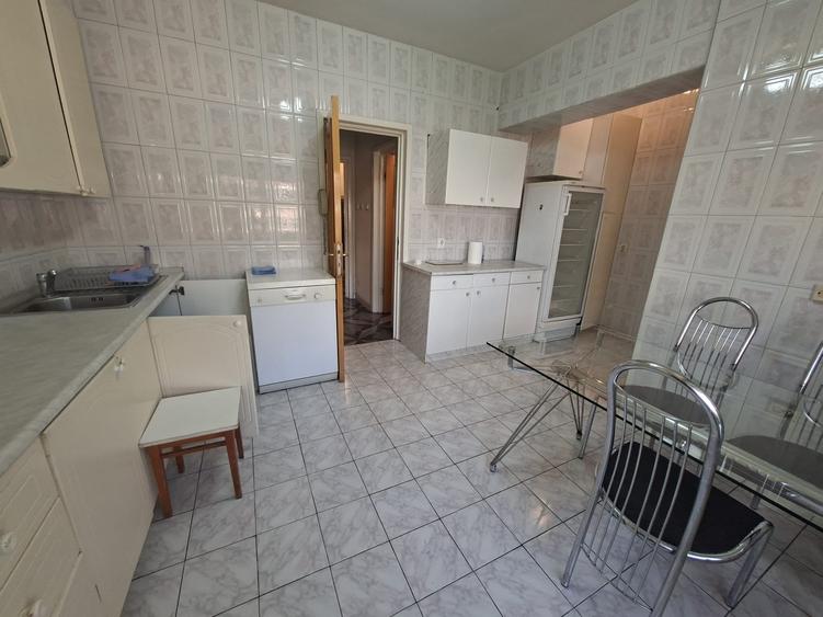 Penthouse cu 5 camere decomandat în Armeneasca