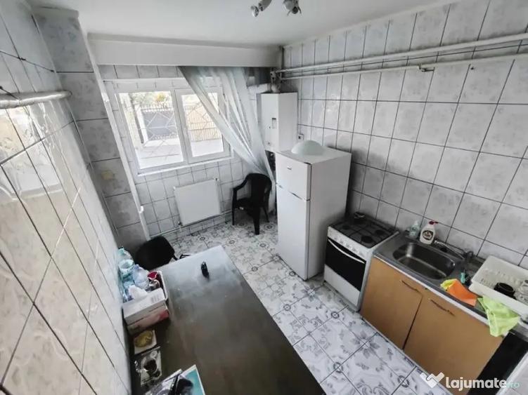 Apartament cu 3 camere decomandat în Port