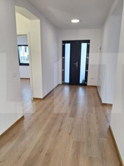 Casă cu 4 camere cu Teren 533 Mp în Curtești