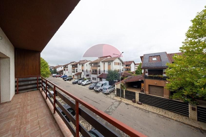 Apartament cu 3 camere semidecomandat în Sânpetru