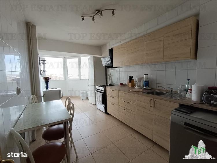 Apartament cu 3 camere decomandat în 1 Mai