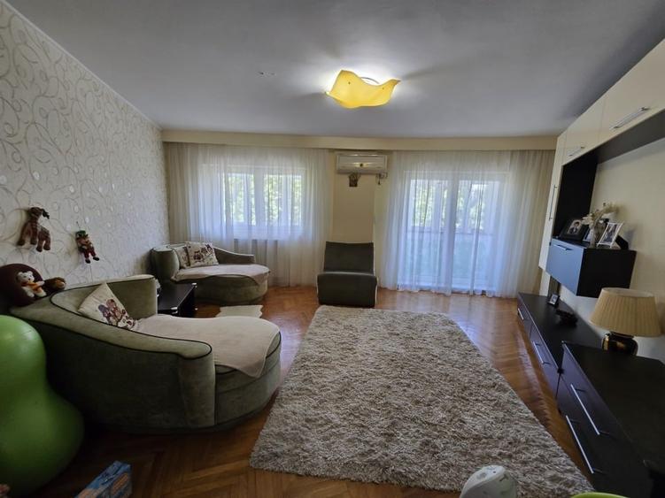 Apartament cu 3 camere decomandat, mobilat în Unirii
