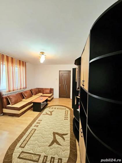 Apartament cu 3 camere semidecomandat în Central