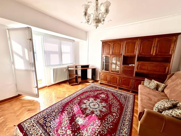 Apartament cu 4 camere decomandat în Unirii
