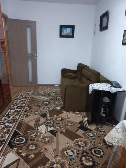 Apartament cu 2 camere nedecomandat, mobilat în Tomis Nord
