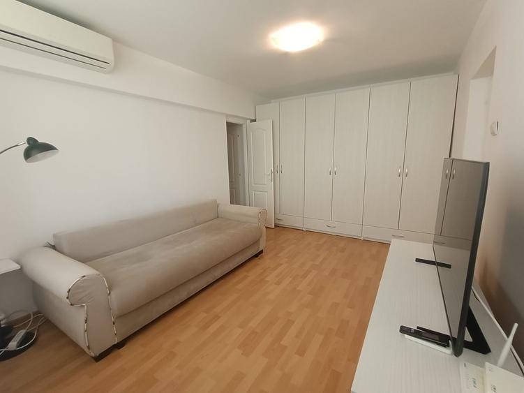 Apartament cu 3 camere în Costi