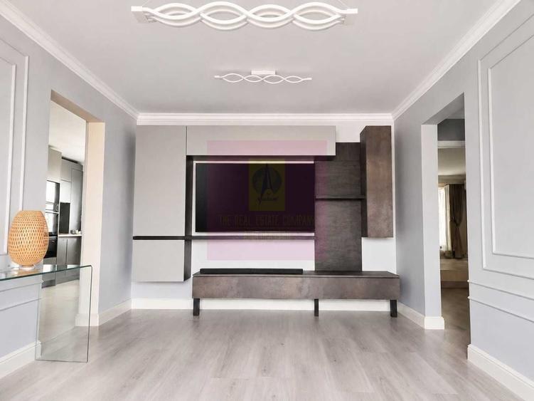 Apartament cu 3 camere semidecomandat în Titan
