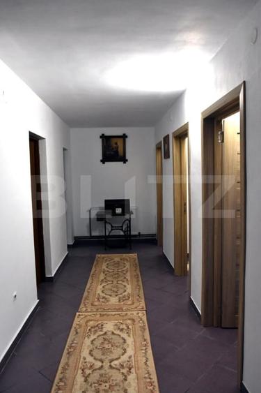 Casă individuală cu 7 camere cu Piscina în Cornești