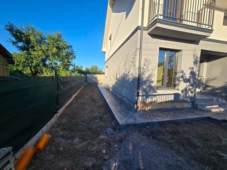 Duplex cu 4 camere cu Canalizare în Sânandrei
