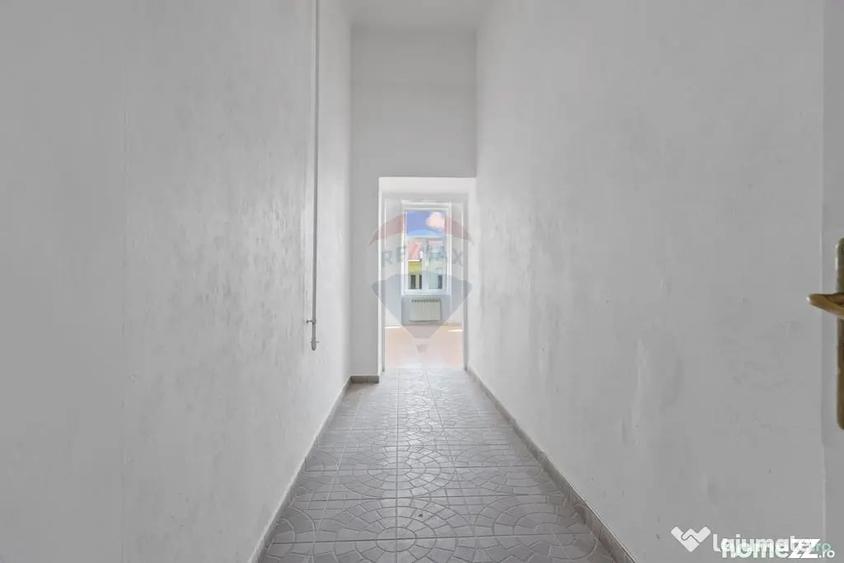 Apartament cu 3 camere semidecomandat în Central