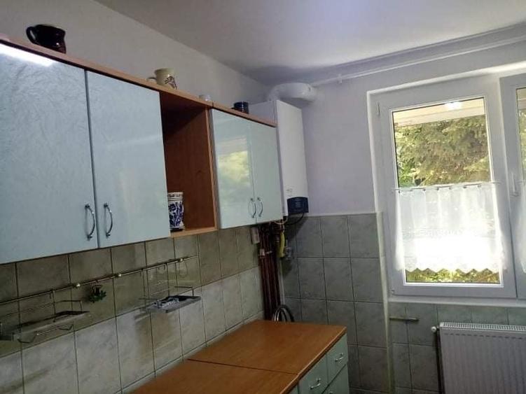 Apartament cu 3 camere semidecomandat în Punctele Cardinale