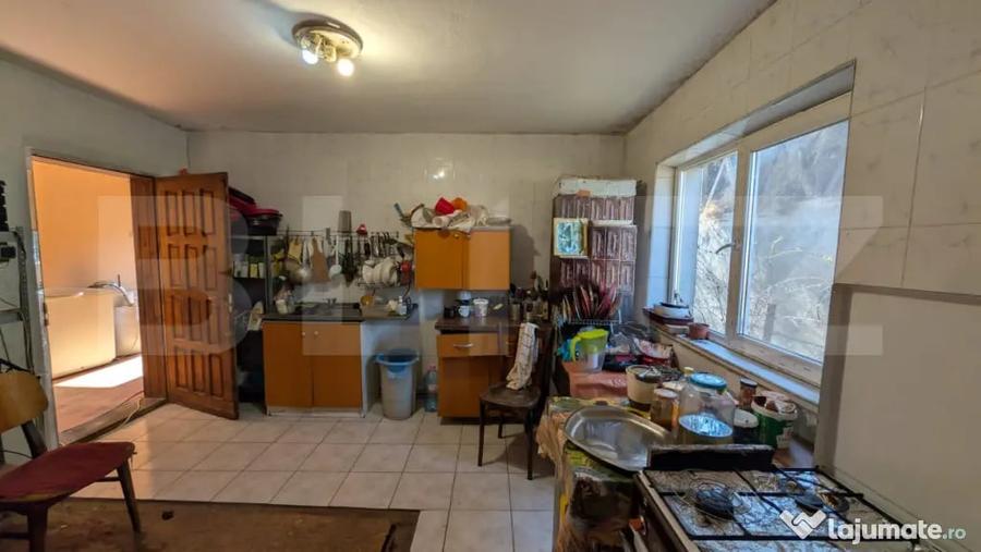 Casă cu 7 camere cu Teren 1656 Mp în Central