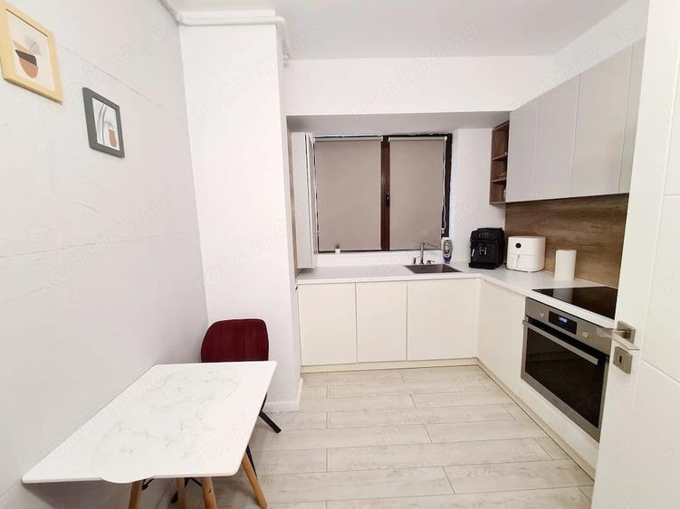 Apartament cu 3 camere decomandat în Căzănești (Râmnicu Vâlcea)