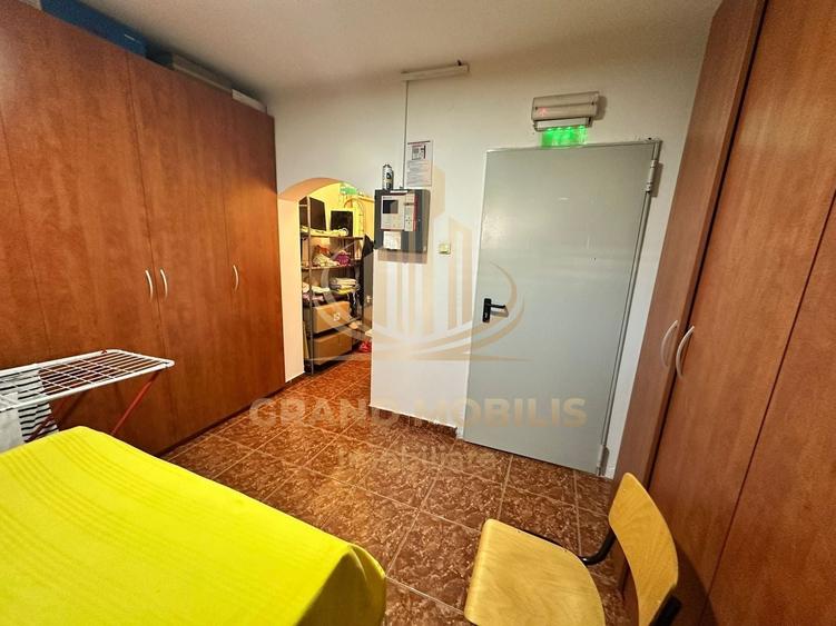 Casă individuală cu 12 camere cu Piscina în Complex Studențesc