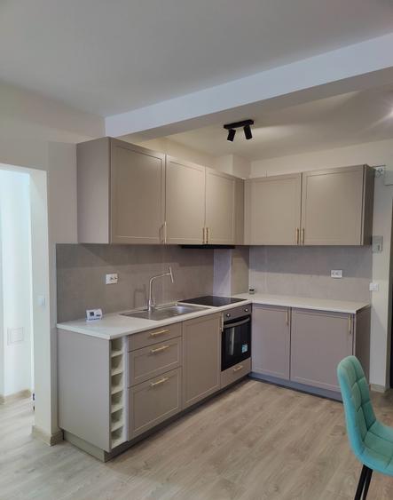 Apartament cu 2 camere semidecomandat, mobilat în Centrul Civic