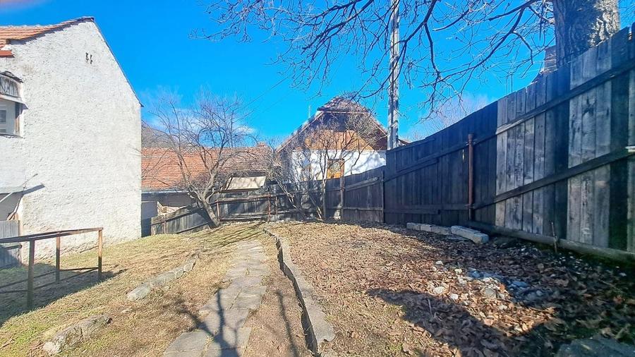 Casă individuală cu 3 camere cu Canalizare în Schei