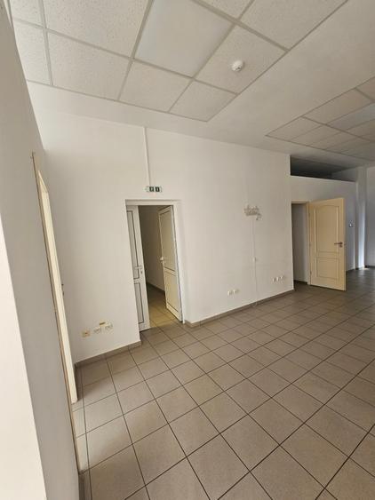 Birou, de 220 mp, în Central