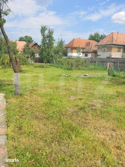 Casă cu 4 camere decomandat cu Teren 1000 Mp în Petrești
