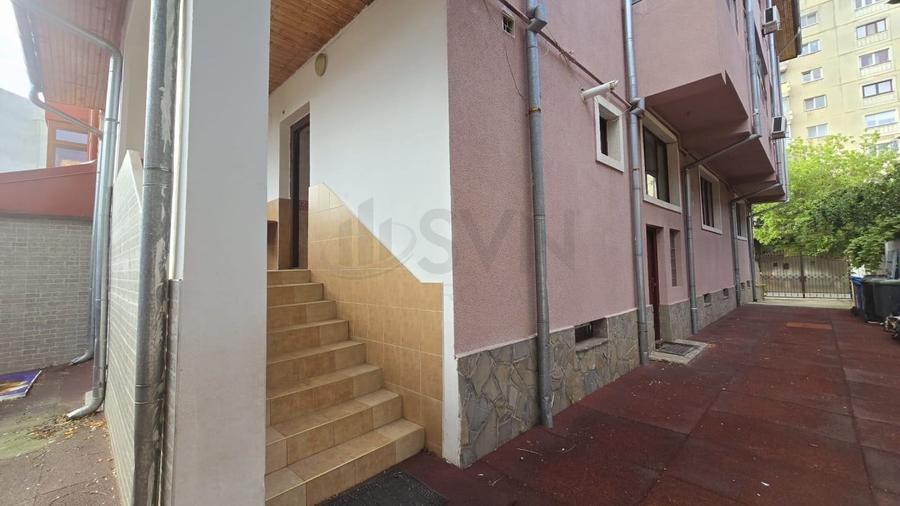 Casă individuală cu 10 camere cu Canalizare în 13 Septembrie
