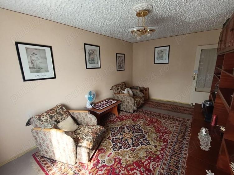 Apartament cu 3 camere decomandat în Central