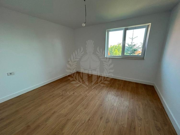 Duplex cu 4 camere cu Canalizare în Păulești