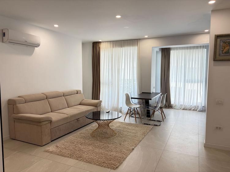 Apartament cu 3 camere semidecomandat, mobilat în Pipera