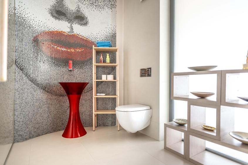 Casă individuală cu 7 camere cu Canalizare în Central