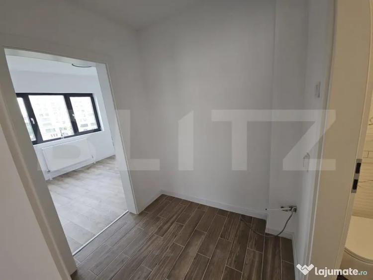 Apartament cu 3 camere semidecomandat în Podu Roș