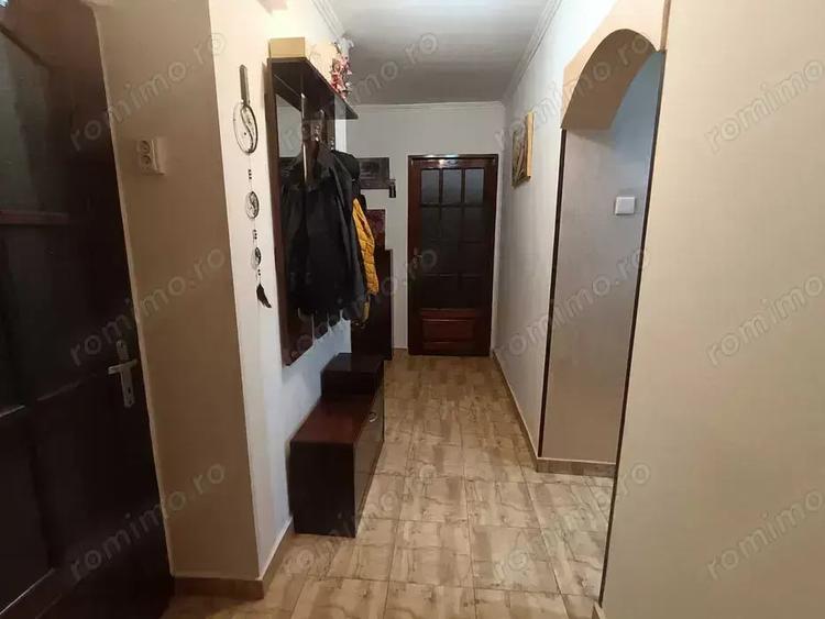 Apartament cu 3 camere decomandat în Sinaia