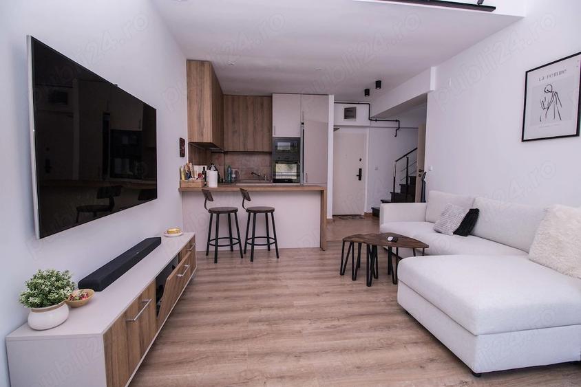 Apartament cu 3 camere semidecomandat, mobilat în Sud