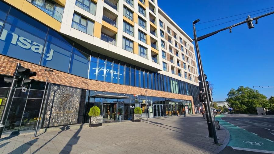 Apartament cu 2 camere semidecomandat, mobilat în Central