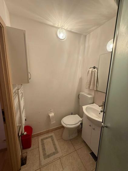 Apartament cu 4 camere decomandat în Rahova