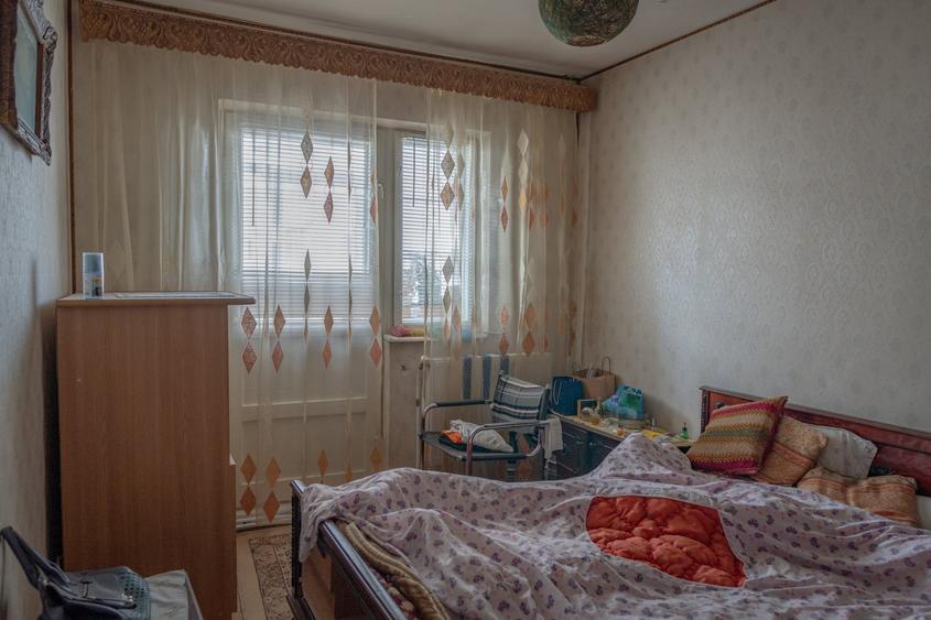 Apartament cu 3 camere decomandat, mobilat în Moinești