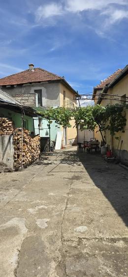 Casă cu 2 camere cu Teren 944 Mp în Central