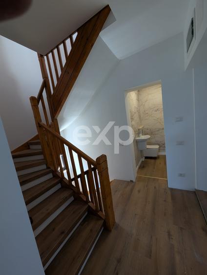 Apartament cu 5 camere decomandat în Barbu Văcărescu