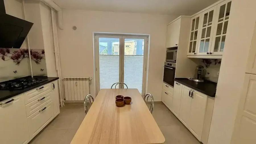 Apartament cu 3 camere decomandat, mobilat în Unirii