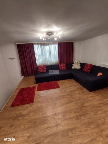 Casă cu 8 camere cu Teren 1000 Mp în Garoafa