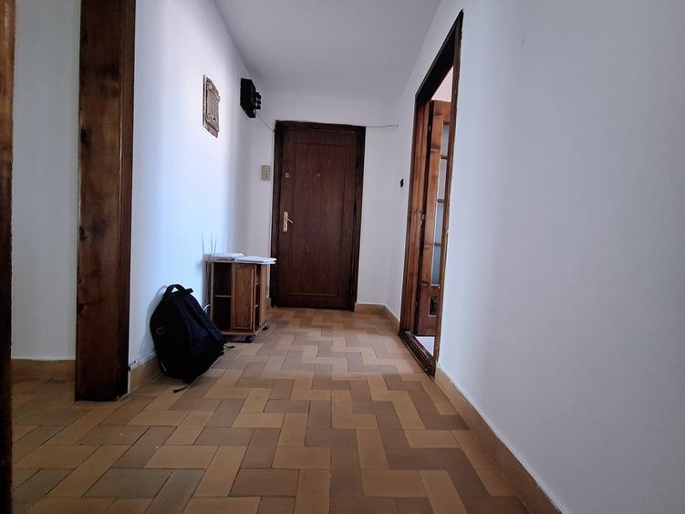 Apartament cu 3 camere decomandat, mobilat în Lipovei