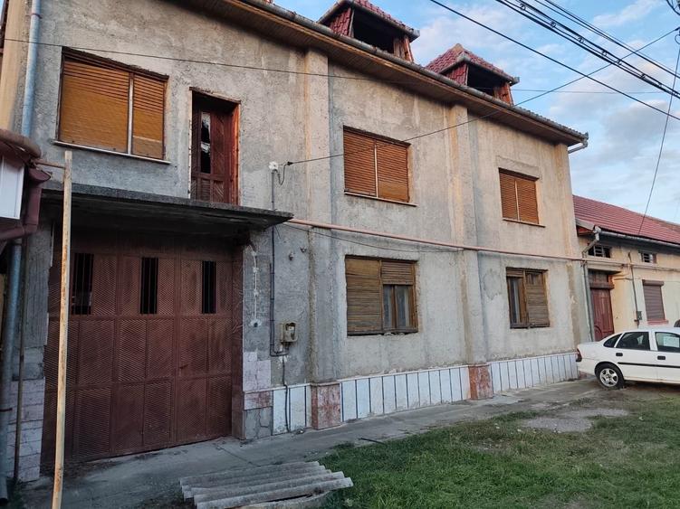 Casă cu 4 camere în Central