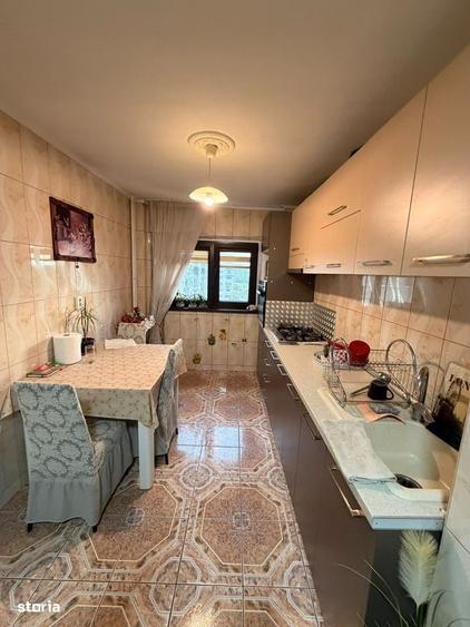 Apartament cu 4 camere semidecomandat în Crângași