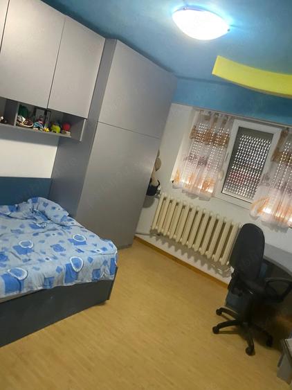 Apartament cu 3 camere decomandat în Exterior Vest