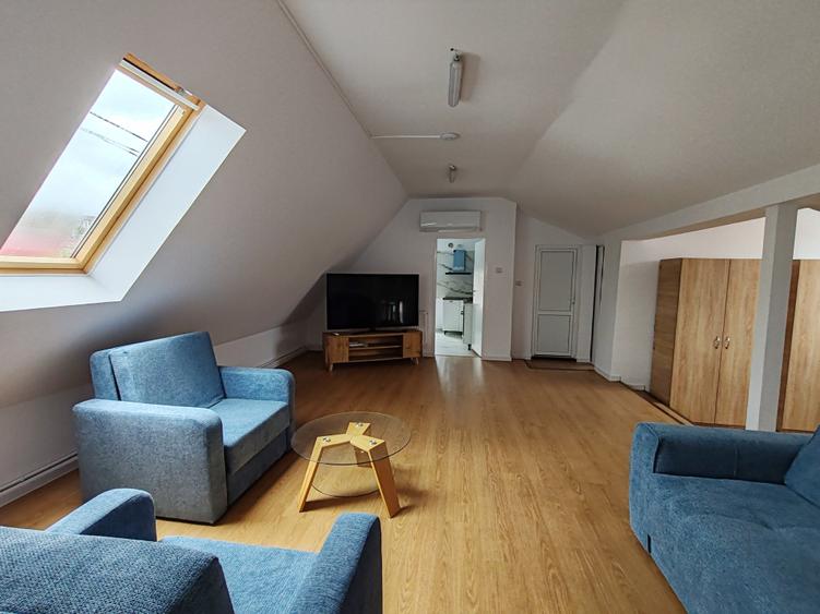 Apartament cu 4 camere decomandat în Central