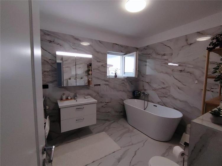 Duplex cu 4 camere cu Canalizare în Urseni