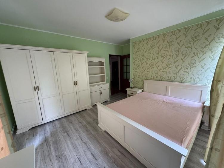Apartament cu 3 camere decomandat în Florești